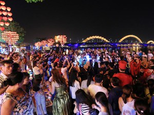 Ảnh-clip: Lễ hội đường phố khuấy động đêm Đà Nẵng