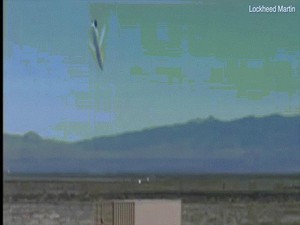 Video tên lửa 1,4 triệu USD Mỹ mới dùng ở Syria phá tan tành boongke