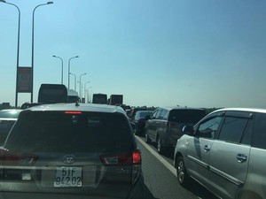 Cao tốc Long Thành - Dầu Giây, quốc lộ 51 ùn tắc nghiêm trọng