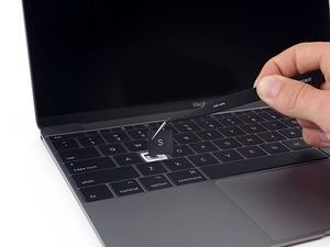 Người dùng "bắt tay" kiện Apple vì lỗi bàn phím MacBook