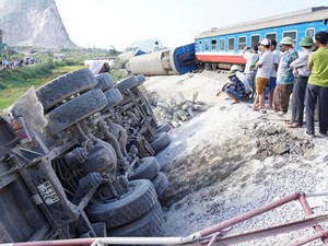 Bộ trưởng Bộ GTVT yêu cầu xử lý người đứng đầu để xảy ra tai nạn đường sắt