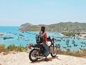 Ngưỡng mộ cô gái 9X Hà thành độc hành xuyên Việt bằng xe máy