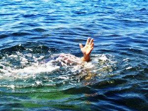 Du khách Hà Nội đuối nước khi tắm biển Hải Tiến