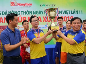 Đội bóng báo NTNN giành cúp vàng sau loạt sút penalty cân não