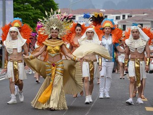 Carnaval Hạ Long sôi động với màn diễn diễu đường phố đầy màu sắc