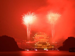 Vesak 2019: Huyền ảo màn pháo hoa tại chùa Tam Chúc