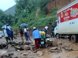 Sơn La: Mưa lớn Quốc lộ 4G ách tắc nghiêm trọng