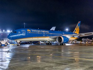 Hỗ trợ một hành khách nối chuyến, VietnamAirlines delay 30 phút khiến 200 khách phải chờ