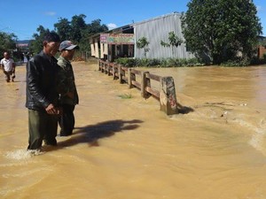 Sau lũ, nam sinh lớp 10 chết thương tâm vì đi chích cá