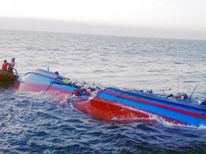Nghệ An: Tàu cá chìm trên biển, 1 người tử vong 9 thuyền viên mất tích