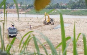 Quảng Ngãi: Xã làm ngơ cho doanh nghiệp khai thác cát trái phép?