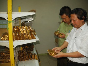 HN: Tiêu hủy hàng trăm kg bánh Trung thu không rõ nguồn gốc