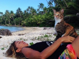 Chuyến du lịch vòng quanh thế giới của cô gái Mỹ cùng mèo cưng