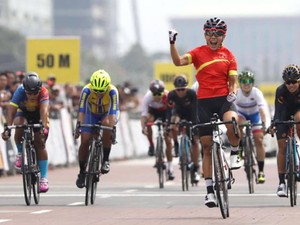 VĐV đua xe đạp giúp đoàn TTVN vượt mặt Thái Lan