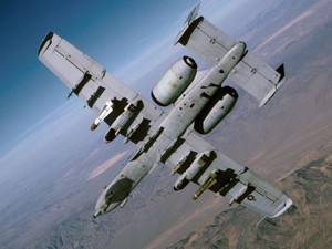 Máy bay Mỹ ném siêu bom xuyên boongke lấy mạng nhóm bắn tỉa IS