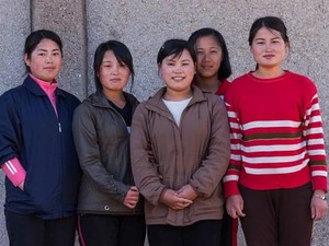 Triều Tiên cấm phụ nữ mặc váy ngắn, tất lưới?