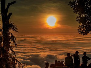 Phiêu bồng trên đại dương mây ở núi Bà Đen - Tây Ninh