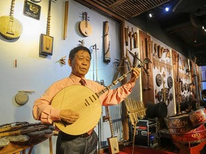 Ảnh: Bộ sưu tập hơn 200 nhạc cụ truyền thống của nghệ sĩ 80 tuổi