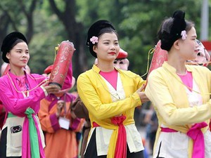10.000 người biểu diễn nghệ thuật dân gian tại Lễ hội đường phố Hà Nội 