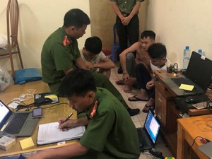 Bắt 11 người Trung Quốc sang Việt Nam lừa đảo qua mạng