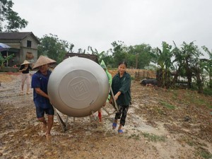 Áp thấp nhiệt đới, thủy điện xả lũ: Lụt khắp nơi, 4 người mất tích