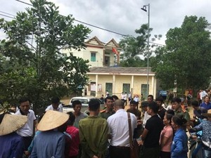 Phú Thọ: Chôn lợn bị dịch tả đầu nguồn nước, dân bức xúc phản đối