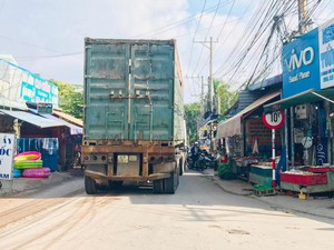 Bình Dương: Xe quá tải vô tư đi vào đường cấm, chính quyền bất lực?