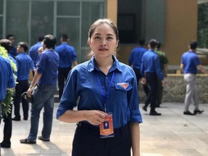 Nghị lực phi thường của nữ Bí thư Đoàn xã địu con lên giảng đường