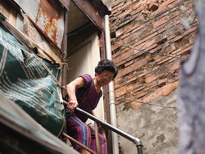 Ảnh, clip: Căn nhà gần 10 m2 trên nóc khu vệ sinh ở phố cổ Hà Nội