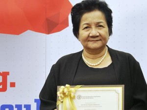 Nữ nông dân Ba Huân: Xin gửi tiền thưởng của FAO tới miền Trung