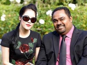 Ca sĩ Thu Phương không thích được chồng bênh vực trên facebook