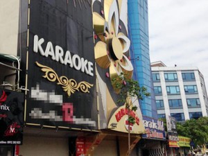 Cận cảnh những biển quảng cáo karaoke kích thước "khủng"