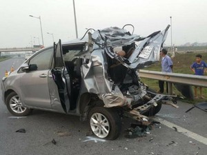 Tai nạn cao tốc Hà Nội-Thái Nguyên: Ô tô đi chậm, chở quá người?