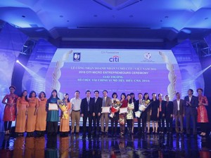 Trao thưởng 31 cá nhân và 3 tổ chức tài chính vi mô tiêu biểu Citi-Việt Nam 2016