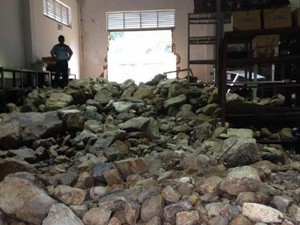 Nha Trang: Đất đá ồ ạt đổ tràn xuống khu tái định cư Hòn Sện