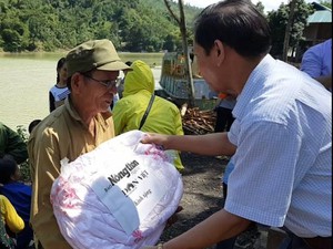 Báo Nông Thôn Ngày Nay/Dân Việt sẻ chia khó khăn với người dân và học sinh xã vùng cao Hòa Bình- Ảnh 7.