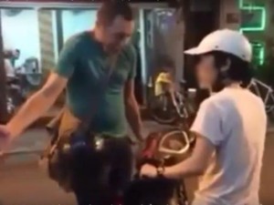 Những người nước ngoài phản ứng với giao thông Việt Nam