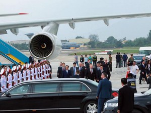 Xem toàn cảnh lễ đón Tổng thống Nga V.Putin tại sân bay Đà Nẵng