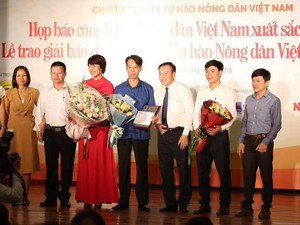 Clip: Toàn cảnh Lễ trao giải báo chí Tự hào Nông dân Việt Nam 2018