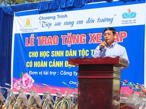 Gia Lai: Trao tặng xe đạp cho học sinh nghèo vùng khó