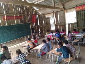 Điện Biên Đông: Những lớp học "mưa rào ướt sách, gió lạnh tay run"