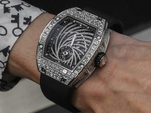 Du khách bị cướp đồng hồ trị giá hơn 19 tỷ đồng đeo trên tay ở Pháp