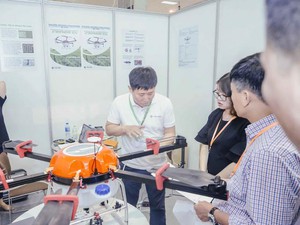 Robot, máy bay phun thuốc sâu sắp trình làng ở Thủ đô