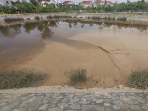 Công ty CP cấp nước Nghệ An ngang nhiên xả bùn thải ra hồ điều hòa
