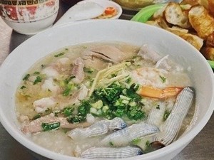 Bánh mì xíu mại trứng muối, cháo sá sùng lạ miệng ở Sài Gòn