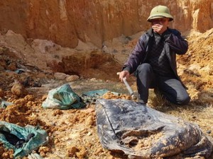 Sóc Sơn: Người dân lo sợ chất thải “lạ” chôn trộm đầu nguồn nước sinh hoạt