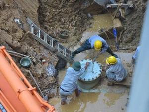 Đường ống nước sạch sông Đà lại gặp sự cố, hàng vạn hộ dân mất nước