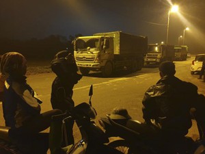 UBND Hà Nội "hỏa tốc" giải quyết vụ dân chặn xe chở rác ở Sóc Sơn