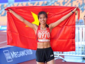 Cô gái chạy xe ôm công nghệ giành HCV SEA Games gây xúc động trên truyền hình