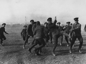 Sự thật về trận bóng hi hữu ngày Giáng sinh trong Chiến tranh thế giới I